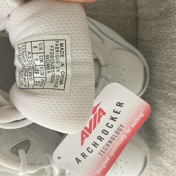 NWT Women’s White Avia Cantilever Walking/tennis shoes Trainers Size 8 - Picture 2 of 5